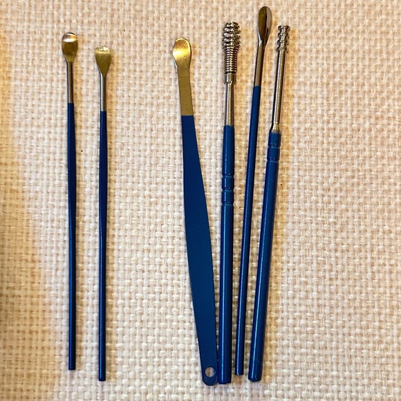 7 Pieces Stainless Steel Ear Wax Cleaning Kit Faux Leather Case Keychain Blue - Picture 4 of 5